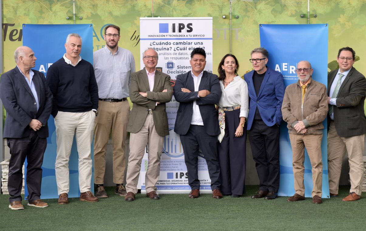 Representantes de AERPA e IPS durante la jornada sobre VERI*FACTU e Inteligencia Artificial en Oviedo.