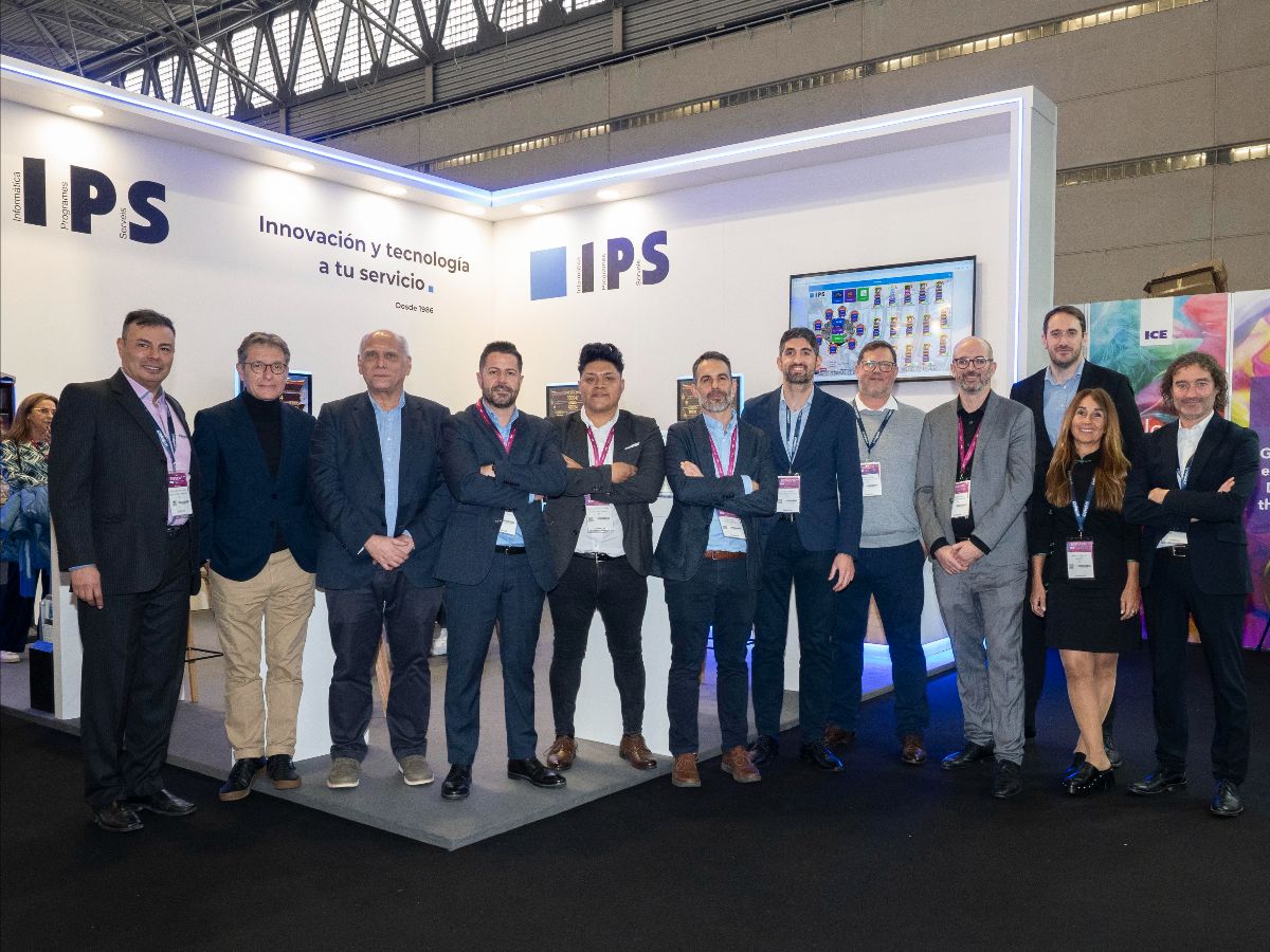 Equipo de IPS en su stand durante ICE Barcelona